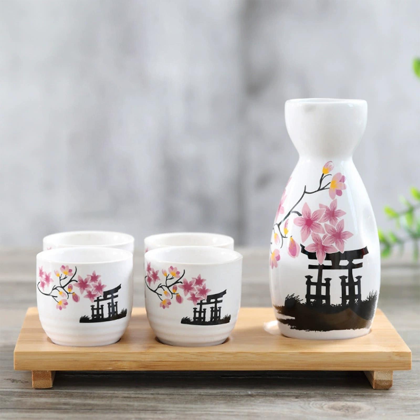 日本の酒器セット。花柄のワインカラフェと4つのグラスが付属。 - Home Bar Set のレビューと価格